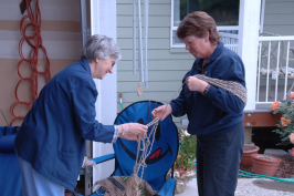 Untangling yarn so that it can be wound